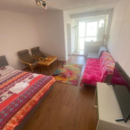 Lovely 1 Bedroom Apartment With Free Street Parking Bucureşti Exterior foto