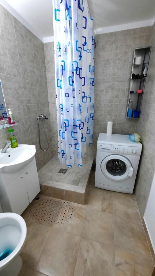 Lovely 1 Bedroom Apartment With Free Street Parking Bucureşti Exterior foto