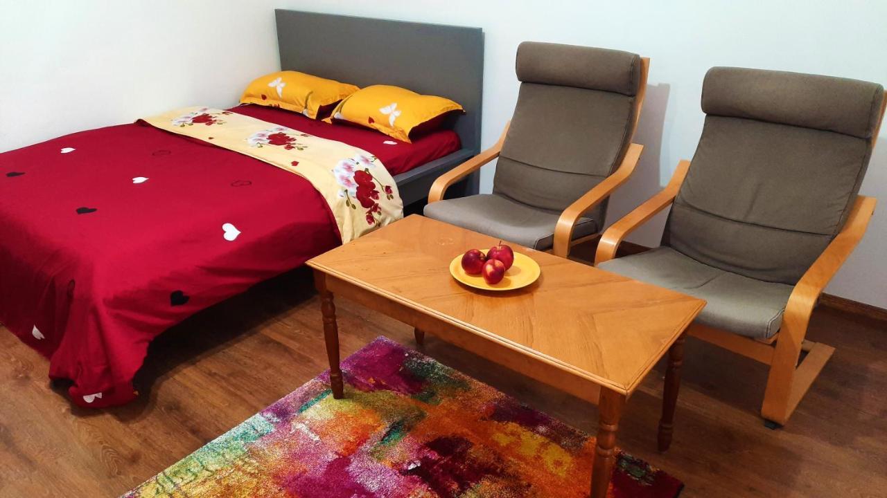 Lovely 1 Bedroom Apartment With Free Street Parking Bucureşti Exterior foto